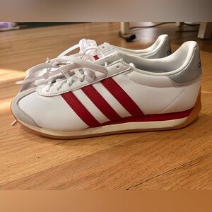 NWT- Adidas Runvista Size 8